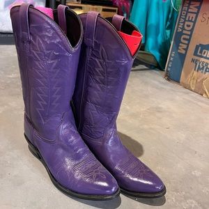 Womens purple cowgirl boots!